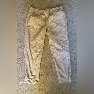Vuori Women’s Ripstop Pant Natural Size XL Excellent Condition